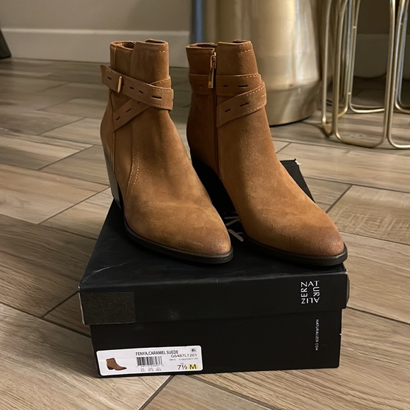 NEW WITH BOX FENYA CARMEL SUEDE NATURALIZER ANKLE BOOTIES size 7.5 - Picture 2 of 6